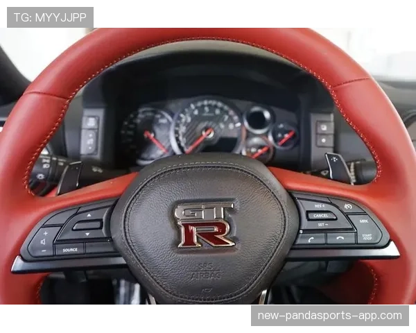 亚历克斯·摩根训练完顺手买了辆保时捷，说就当买菜车