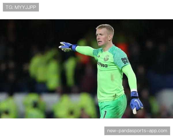 刷到范迪克家照，餐桌一张的价钱能付我半年房租