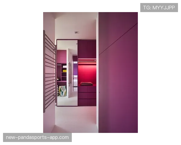 程语轩更衣室比我整个月的衣橱还高级，洗护用品的价钱直接把我劝退了